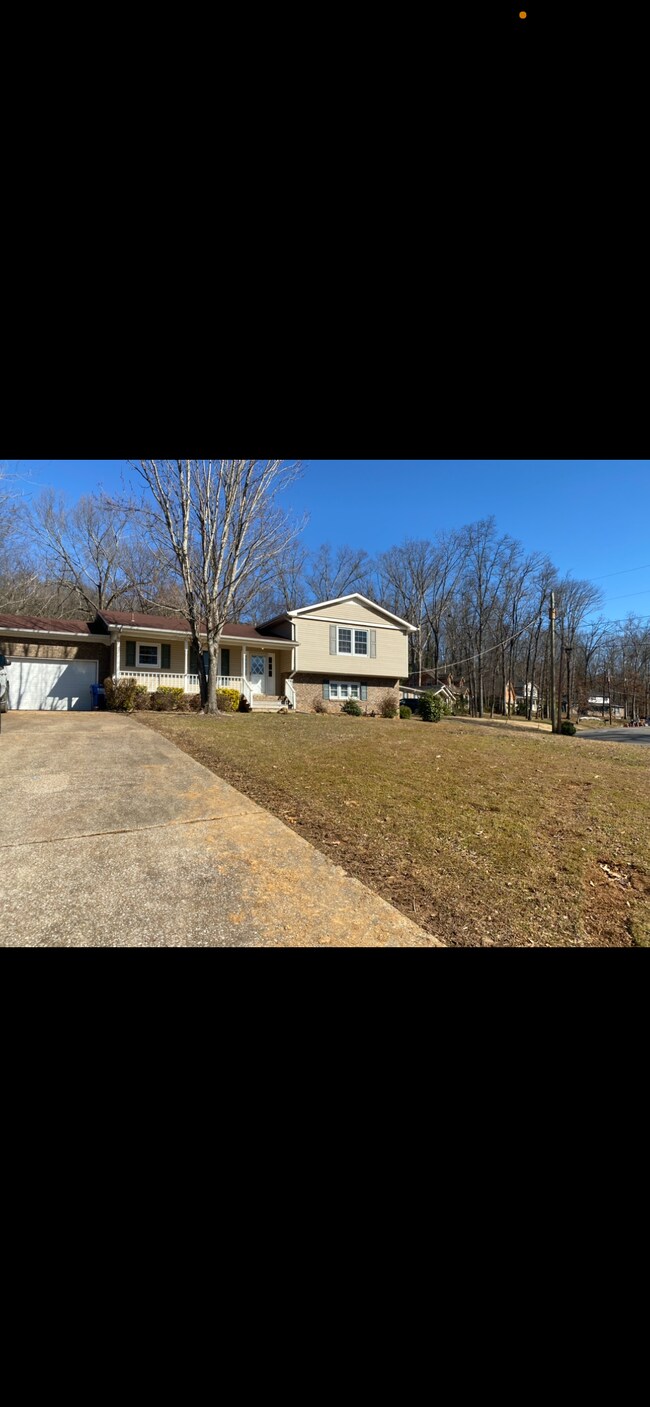 Building Photo - 8002 Greenwillow Ct SE