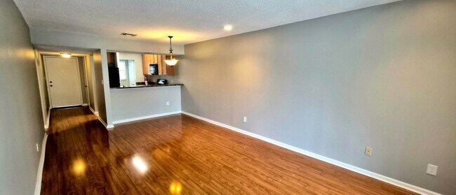 Building Photo - 2934 Plaza Terrace Dr