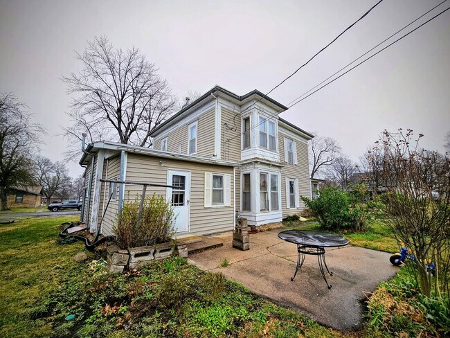 Building Photo - 114 N 3rd St