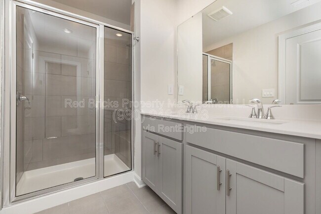 Building Photo - 4135 Smt Wds Dr