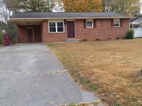 Building Photo - 3 Bedroom / 1 Bath Brick Ranch Home  Johnson City, TN