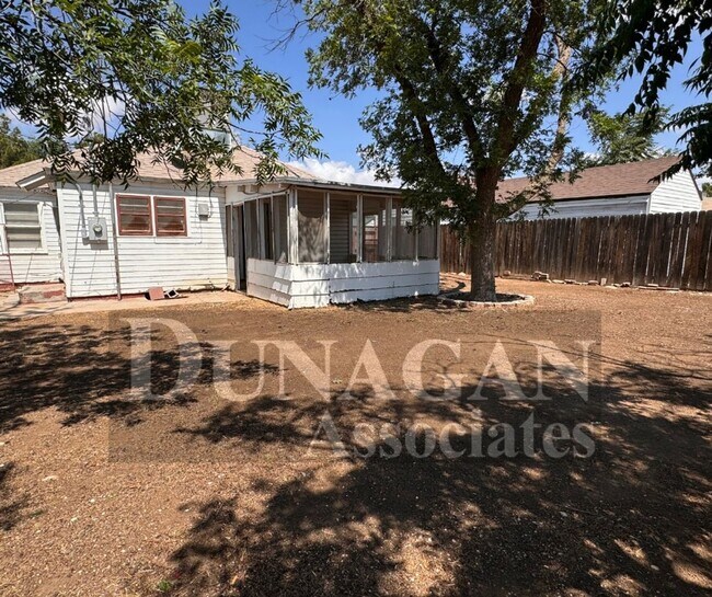 Building Photo - 3 bedroom 1 bath home with updates!