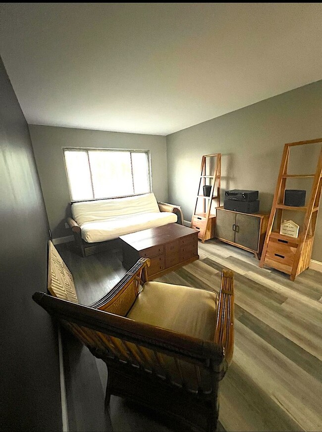 Building Photo - Charming 1-Bedroom Apartment Near JFK – Pr...
