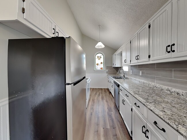 Building Photo - Charming 3BR Home for Rent in Pleasant Valley – Garage, Fenced Yard & Finished Basement