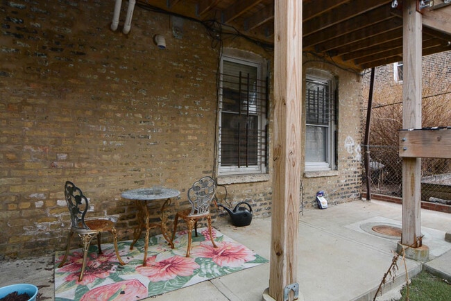 Building Photo - 1248 N Greenview Ave