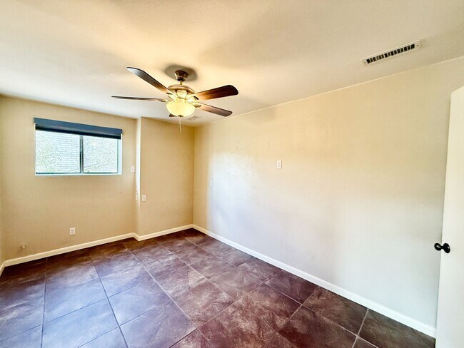 Building Photo - 4 bedroom home minutes from downtown Presc...