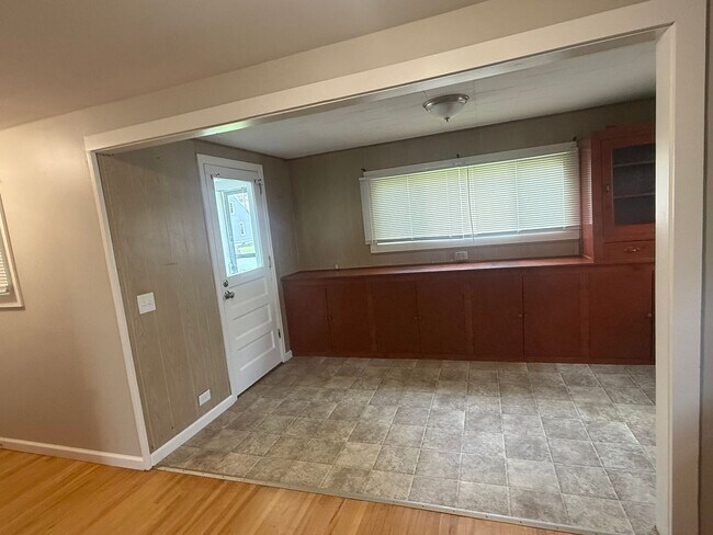Building Photo - 106 Hoover Dr