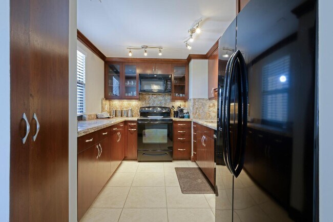 Building Photo - 5200 N Flagler Dr