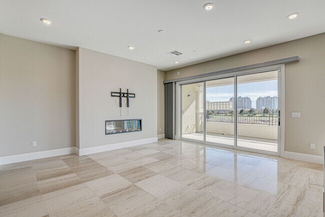 Building Photo - Mira Villa Condo