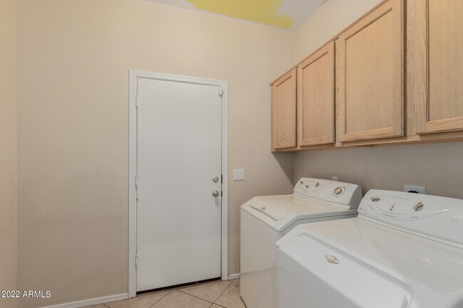 Building Photo - 14440 W Redfield Rd