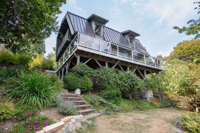 Building Photo - Lovingly Maintained with Designer Finishes...