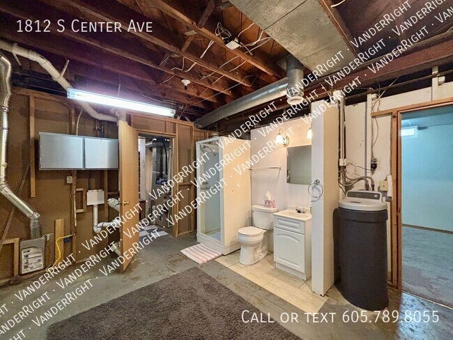 Building Photo - 1812 S Center Ave