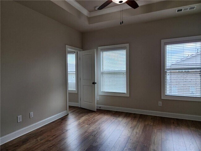 Building Photo - 1323 Faircrest Wy