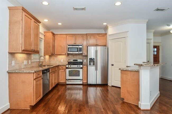 Primary Photo - 1013 W 16th St