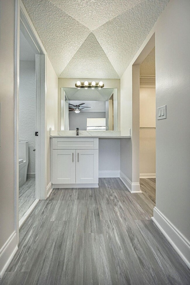 Building Photo - 829 Camino Rd