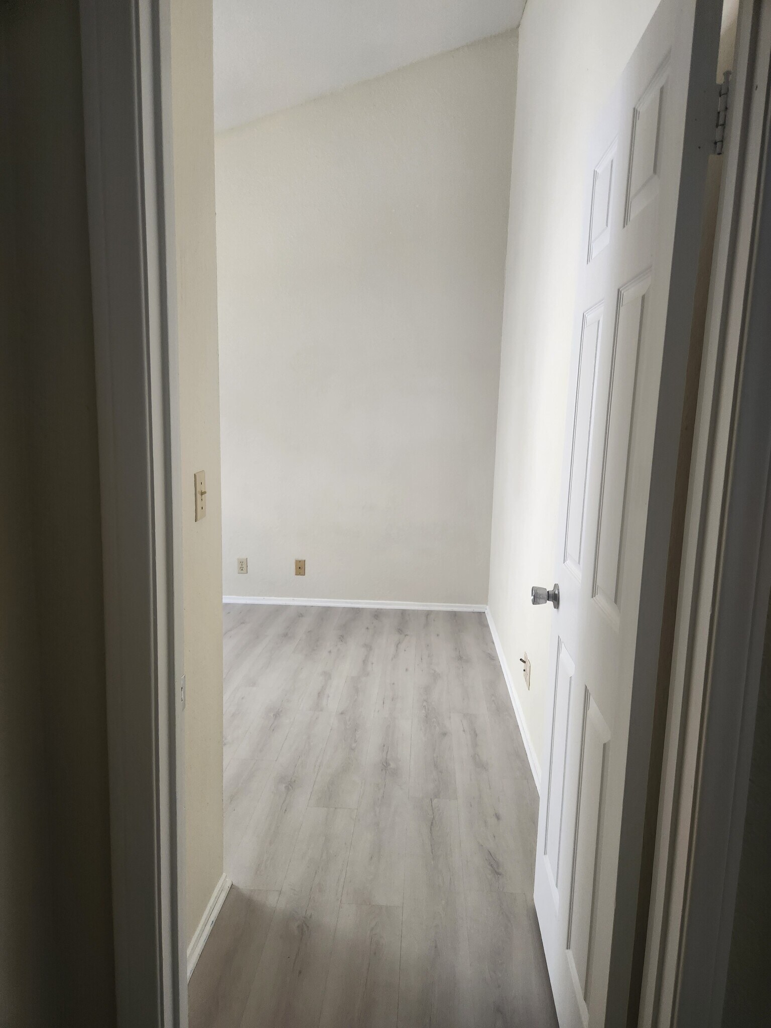 Building Photo - 1208 Roswell Ave