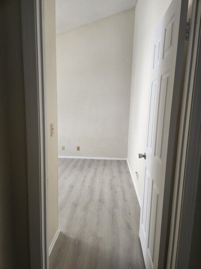 Building Photo - 1208 Roswell Ave