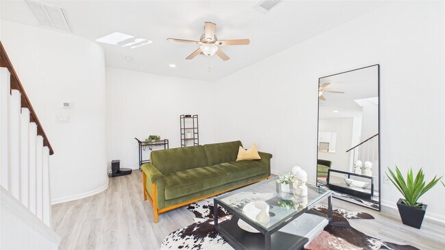 Building Photo - 1211 Jackson Blvd