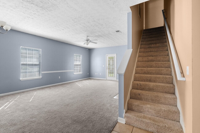 Building Photo - 2496 Lakeview Dr S