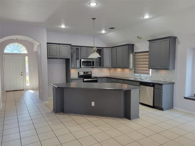 Building Photo - 8008 Branch Hollow Trail