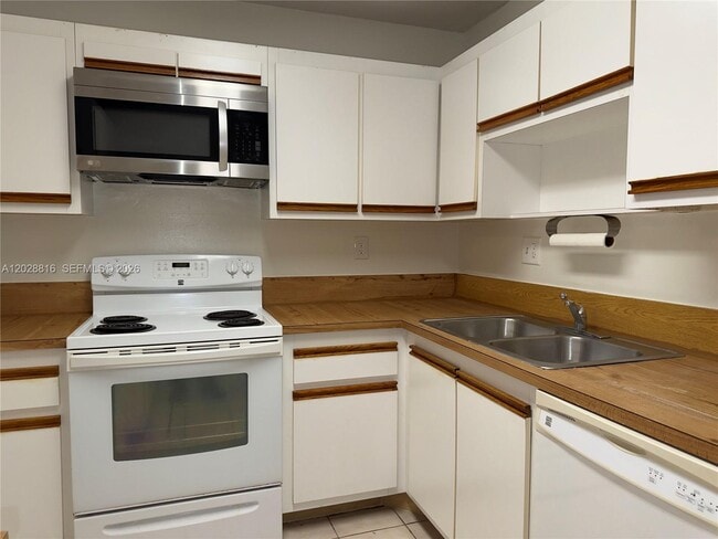 Building Photo - 10441 Mahogany Key Cir
