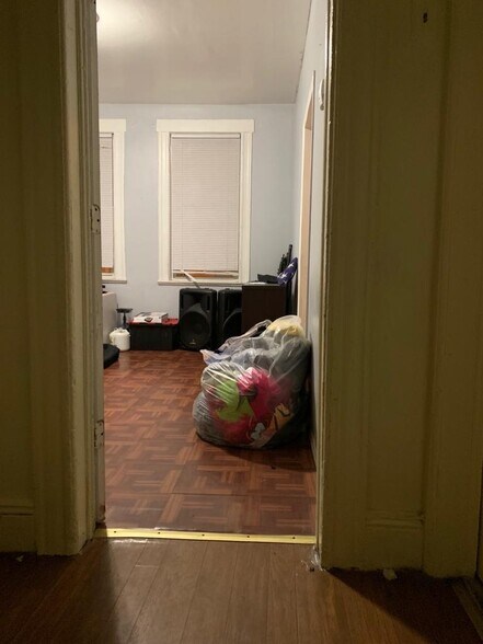 Building Photo - 152 8th St Apt 1