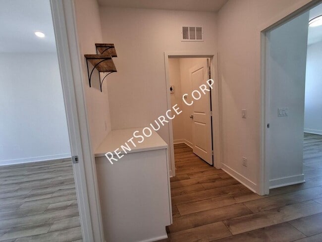 Building Photo - 26943 Pathfinder Ln