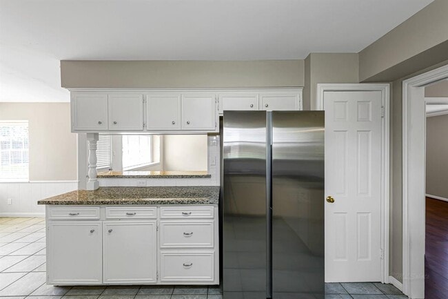 Building Photo - 614 Val Lena Dr