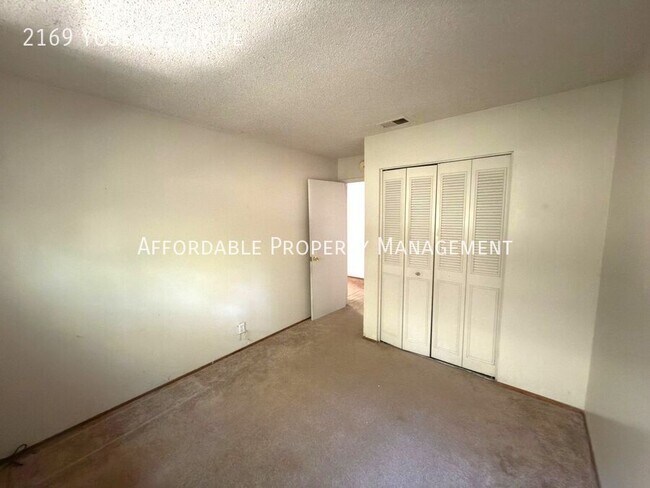 Building Photo - 2169 Yosemite Dr