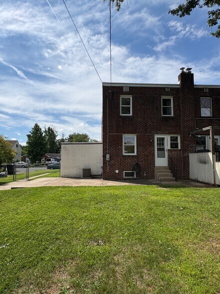 Building Photo - 1123 Elm Ave