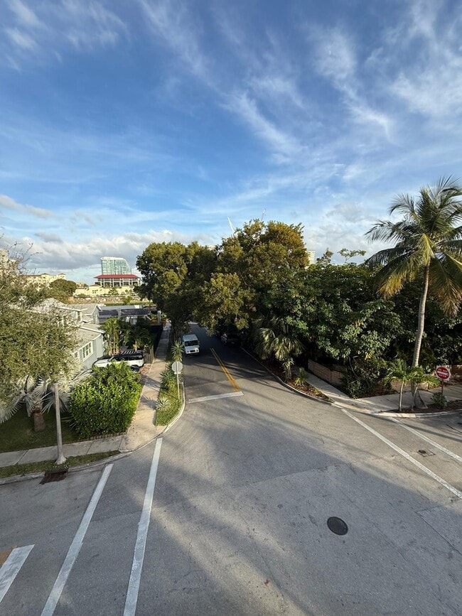 Building Photo - 603 N St