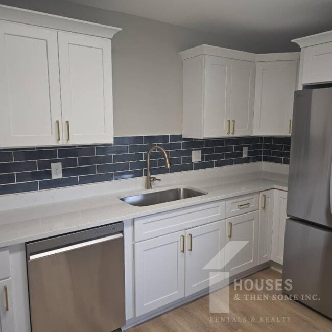 Building Photo - 511 Hampton Ave