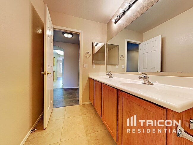 Building Photo - 45554 W Ranch Rd