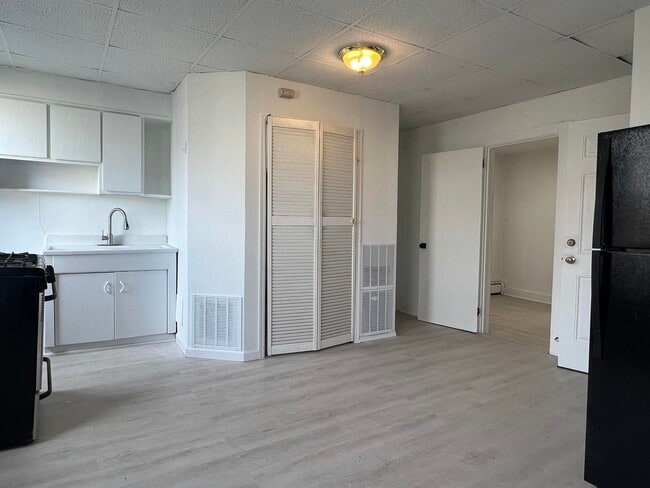 Building Photo - 298 NEWARK Ave