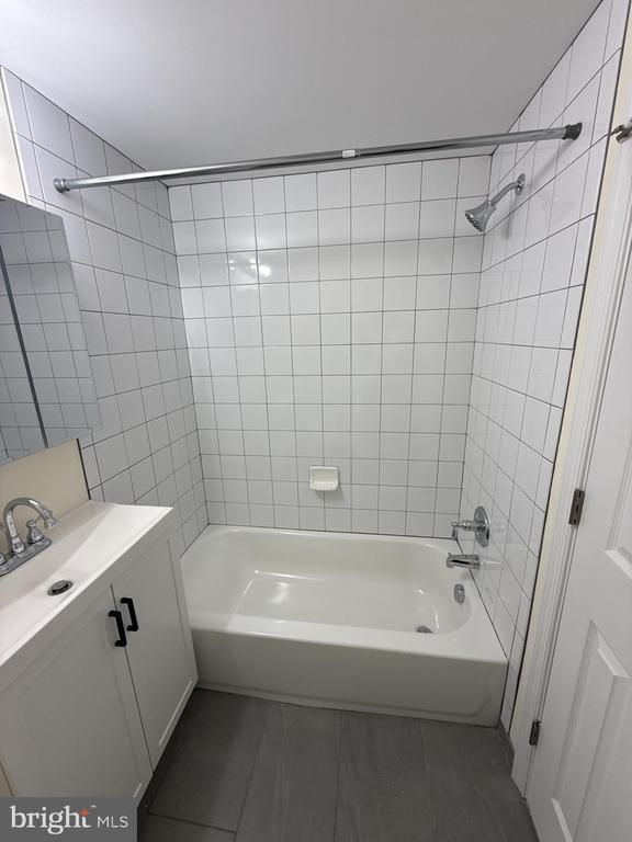 Building Photo - 2754 Hollywood Rd