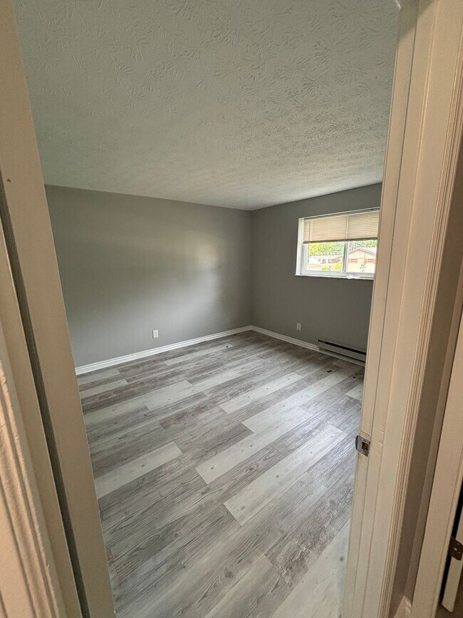 Building Photo - 4430 Glendale Dr