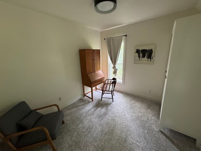 Building Photo - 4 Bedroom Updated Acreage