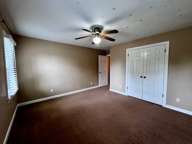 Building Photo - Large 6 bedroom home with Pool in Virginia Beach
