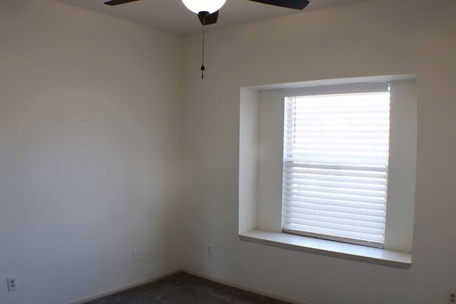 Building Photo - Beautiful Move-in Ready Home