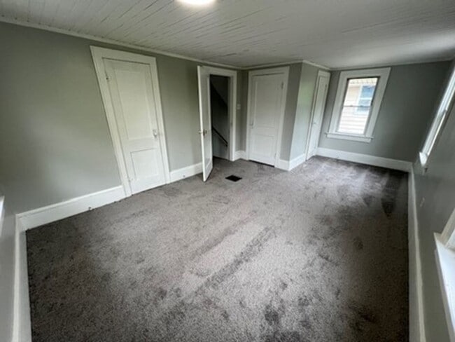 Building Photo - Charming 3 bedroom house