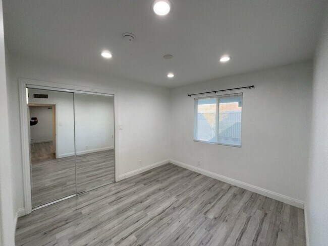 Building Photo - Cozy 2-Bed Oasis in the Heart of Downtown Las Vegas – Perfect for Urban Living!