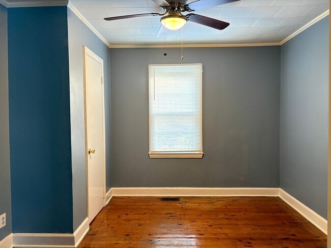 Building Photo - 3 Bedroom, 1 Bathroom House in Winston-Salem!
