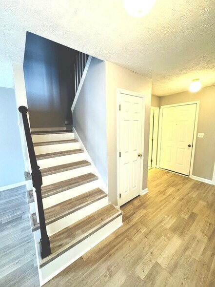 Building Photo - 5551 Robmont Dr