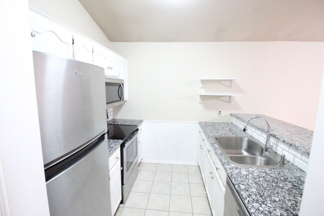 Building Photo - 1408 SW 23rd St