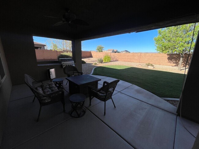 Building Photo - Beautiful Bridal Gate Estates - FIVE CAR GARAGE!!