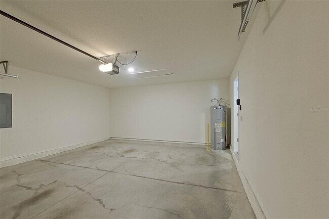 Building Photo - 8665 SW 44th Ct