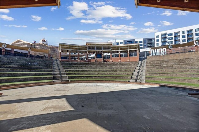 Building Photo - 1230 Ainsworth Alley