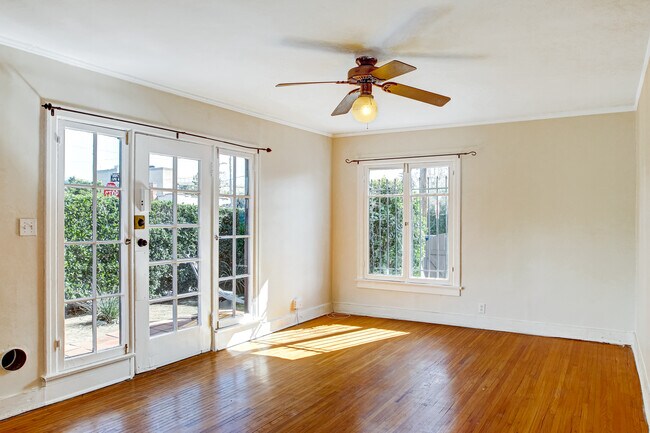 Building Photo - 801 N June St