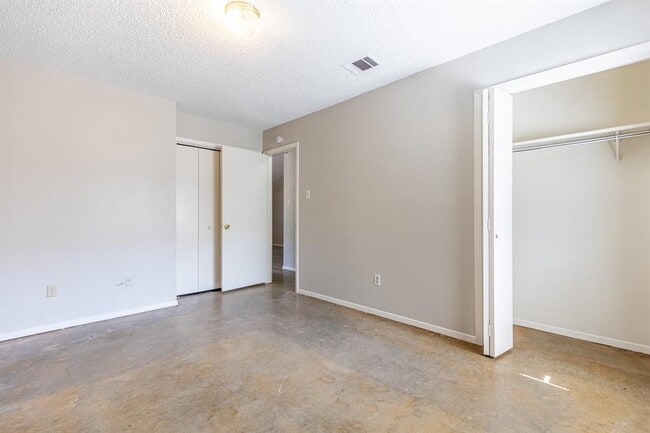 Building Photo - 6201 Berkett Cove