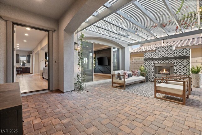 Building Photo - 258 Castellari Dr